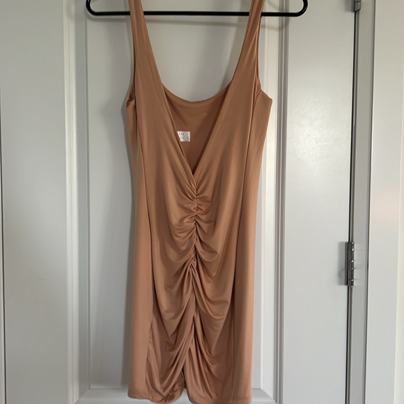 Revamped nude dress - Picture 6 of 7
